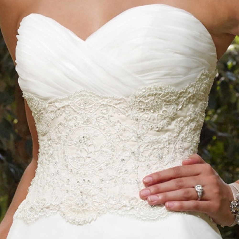 Amazing Casablanca wedding dress, size 8. Hemmed to around 5’7
